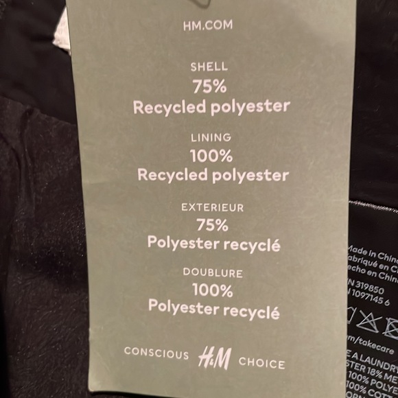 H&M silver shiny mini skirt. Size8 I put it with a shirt I’m selling too see 👀 - Picture 9 of 11